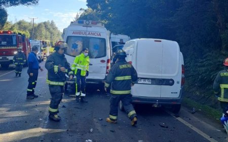 Grave accidente entre dos ambulancias y un furgón en ruta Paillaco-Valdivia