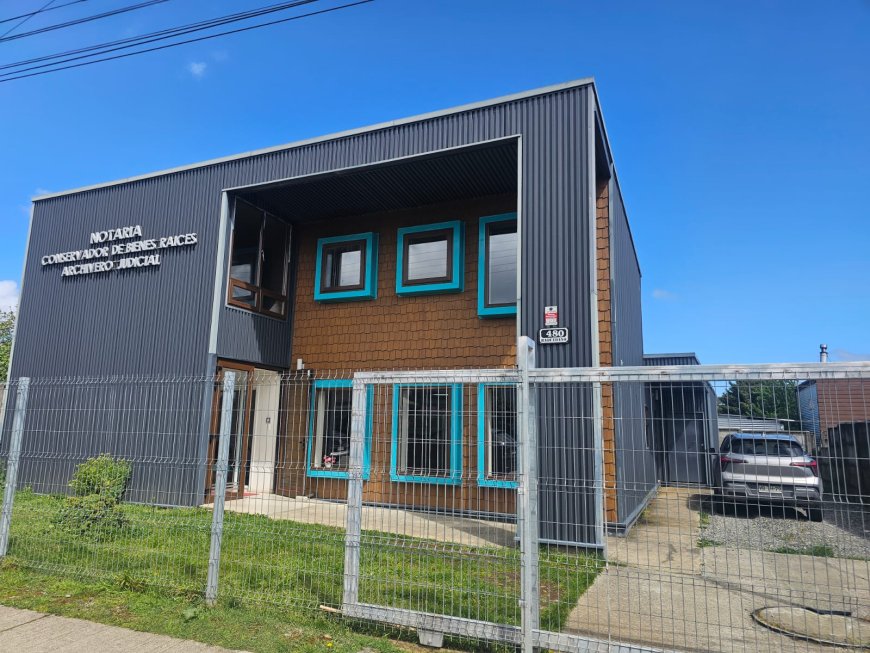 Desconocidos sustraen dinero y equipos en robo a notaría en Maullín