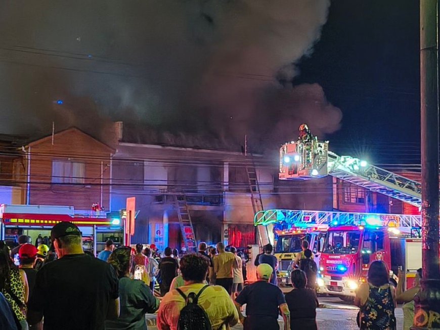 Incendio afecta a dos secretarías ministeriales y fundación Prodemu en edificio de Valdivia