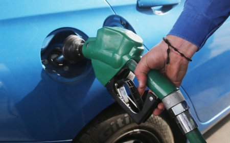 Gobierno de Kast modifica Mepco y emite su primer decreto económico para contener alza de combustibles