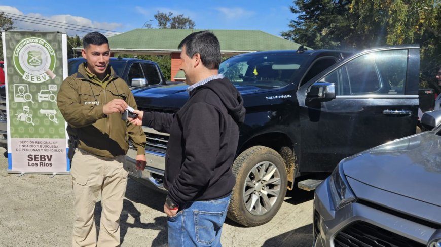 Carabineros recupera camioneta robada en Algarrobo que circulaba en Valdivia con placas falsas
