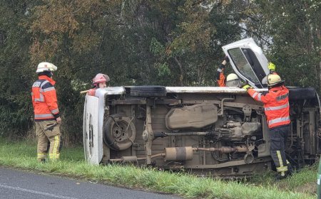 Ruta a Lago Ranco: Una persona lesionada al volcar furgón utilitario en ruta T-85 sector Nalcahue