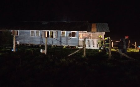 Moradores logran controlar incendio en vivienda de sector Frutahuente antes de llegada de Bomberos