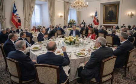 Contraloría oficia a Presidencia por almuerzo de Kast y le da 10 días hábiles para responder