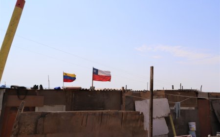 Gobierno anuncia inversión récord y aborda críticas por lentitud en erradicación de campamentos en Chile