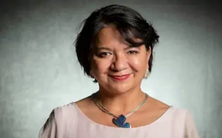 La "cuota" de Claudia Pizarro: funcionarios de La Pintana denuncian cobros de dinero para financiar campañas y viajes