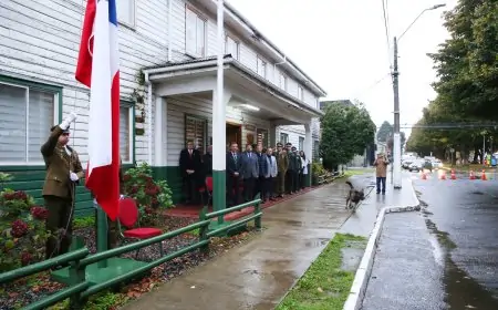 Alcalde de Río Bueno se compromete a trabajar por reposición del cuartel de Carabineros en aniversario: "Ya cumplió su ciclo de vida"