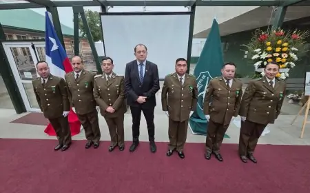 Ministro de Vivienda Ivan Poduje encabezó ceremonia por 99 años de Carabineros en La Unión