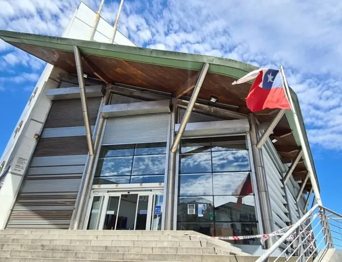 Corte rechaza prisión preventiva para tres estudiantes acusados de atacar a ministra Lincolao en Valdivia