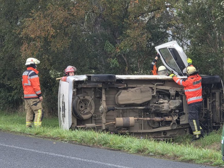 Ruta a Lago Ranco: Una persona lesionada al volcar furgón utilitario en ruta T-85 sector Nalcahue