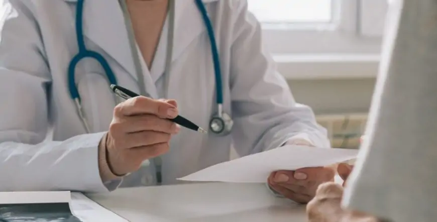 Caso licencias falsas: 40 nuevos médicos indagados y perjuicio fiscal supera los $25 mil millones