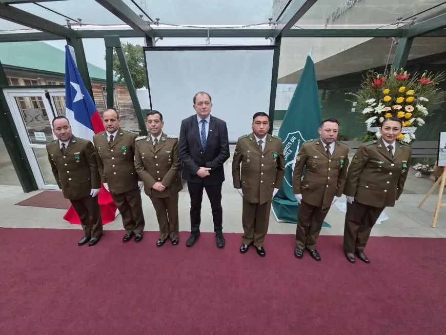 Ministro de Vivienda Ivan Poduje encabezó ceremonia por 99 años de Carabineros en La Unión