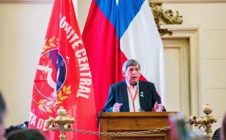Entre Lenin y Pinochet: los dos peligros que amenazan la democracia chilena
