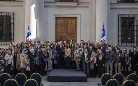 Presidente Kast encabeza encuentro "Directores por Chile" en La Moneda y destaca que "los directores son el corazón del proyecto educativo"