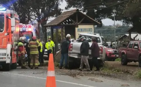 Colisión entre camión maderero y dos camionetas en ruta 210 de La Unión deja una persona atrapada 