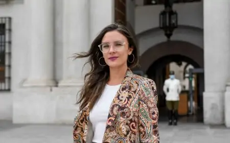 Exministra Camila Vallejo defiende licitaciones a sociedad de sus familiares: "Se adjudicaron por mecanismos reglados y transparentes"