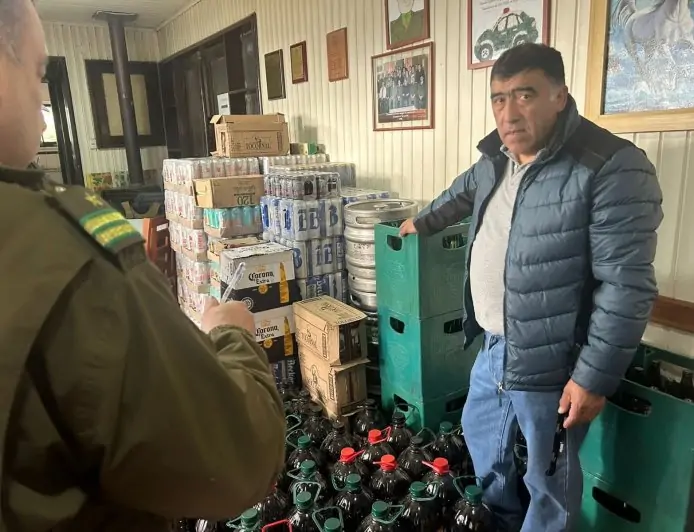 Bochorno para Carabineros: devuelven alcohol decomisado a dueño de botilleria en San Pablo