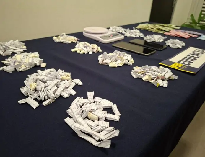 Tres personas son detenidas por microtráfico de drogas en sector Los Ediles de Valdivia por detectives de la PDI