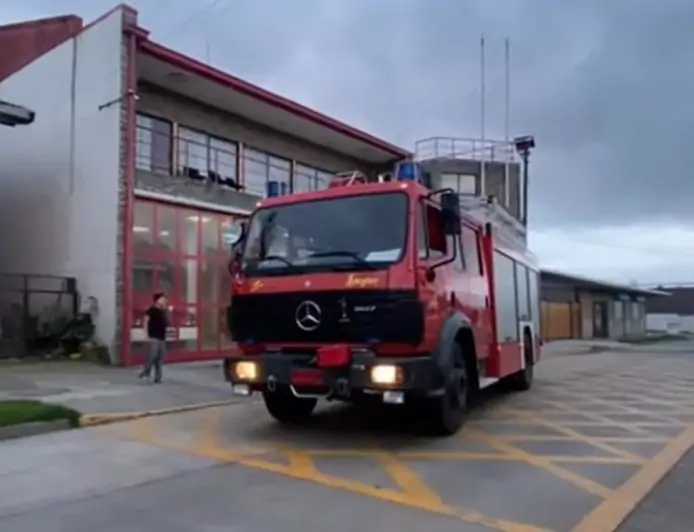 Hombre resulta con graves quemaduras tras aparente explosión en taller mecánico de Paillaco mientras realizaba trabajos de soldadura