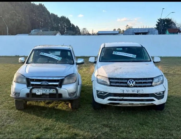 Carabineros de La Unión recupera dos camionetas con encargo  y detiene a un adulto en sector rural de la comuna