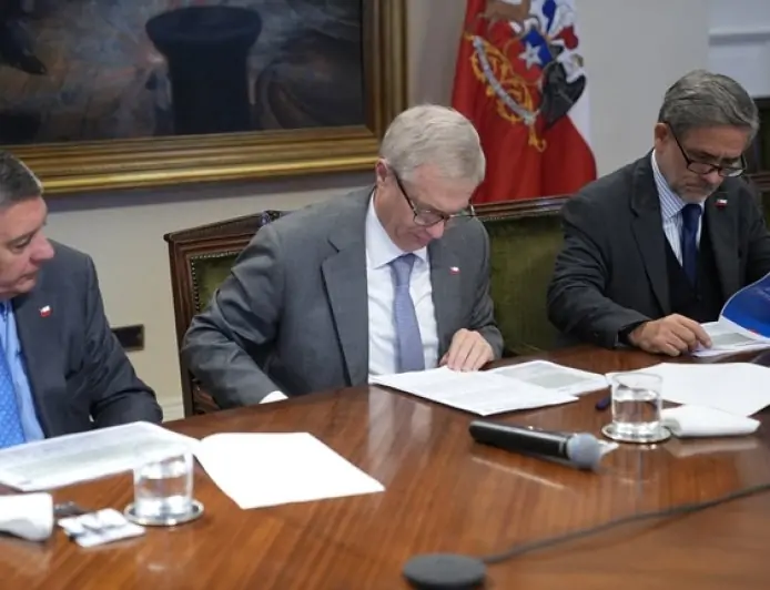 Diferentes encuestas muestran resultados dispares sobre aprobación del Presidente Kast tras cambio de gabinete de entre un 32 y 40%