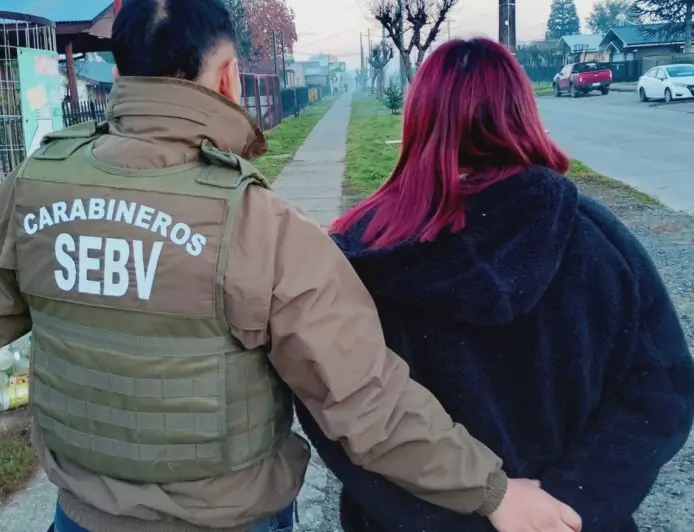 Mujer de 24 años es detenida en Río Bueno por orden de aprehensión vigente por delito de estafas