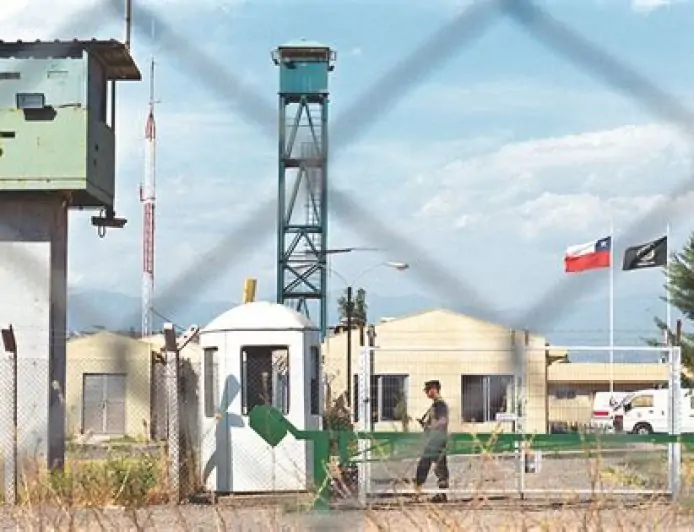 Gendarmería confirma traslado de tres reos comunes desde ex Punta Peuco a otros recintos por "petición voluntaria"