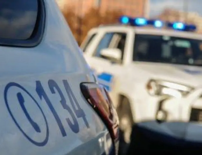 Hombre de 20 años fallece tras ser apuñalado en la vía pública en Quellón; PDI investiga el homicidio