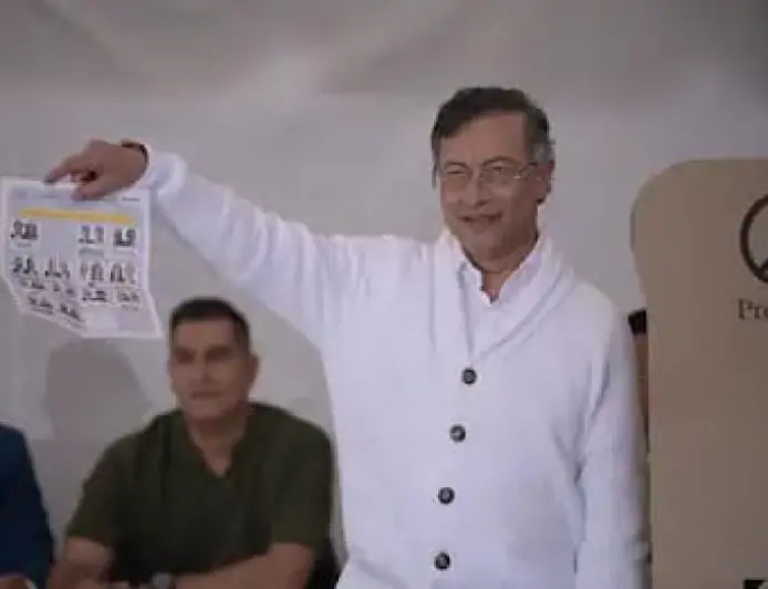 Presidente Petro no reconoce resultados de primera vuelta en Colombia y denuncia presuntas irregularidades en software de conteo