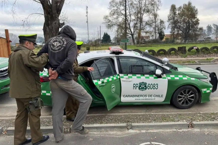 Cinco adultos son detenidos por Carabineros de Máfil tras frustrado robo en centro de acopio de Valdivia con seguimiento en Ruta 5 Sur