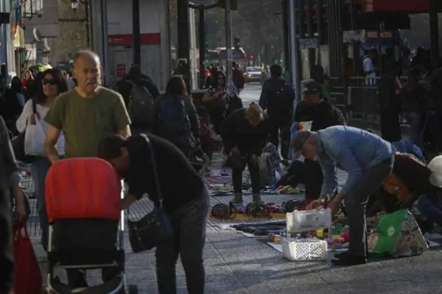 Tasa de desempleo alcanza 9,1% en trimestre febrero-abril 2026, con aumento de 0,3 puntos en doce meses