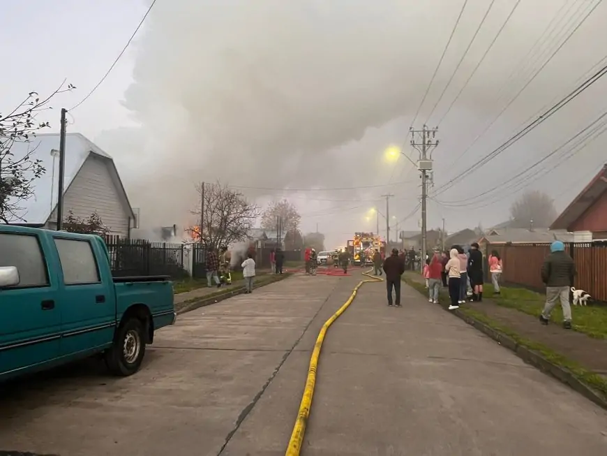 Dos personas fallecen en incendio que destruyó completamente una vivienda en calle Pilmaiquén de San Pablo