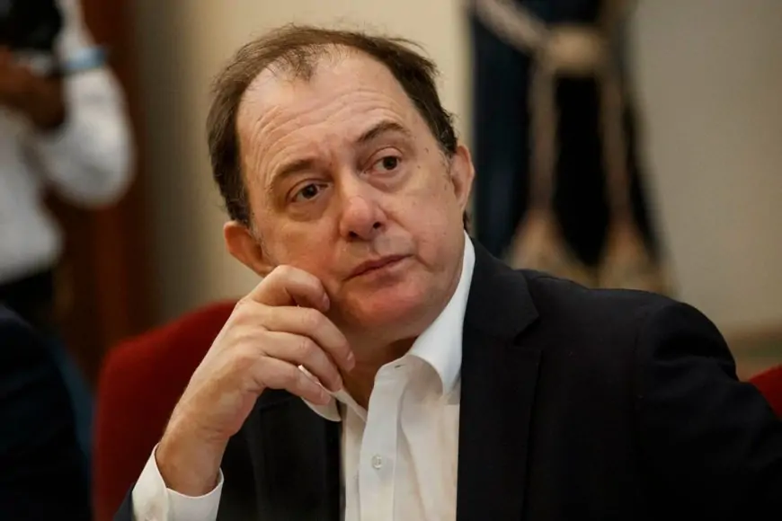 Ministro Poduje acusa "obstruccionismo" del Frente Amplio tras fallida exposición en Comisión de Vivienda y pide disculpas a contribuyentes en video difundido desde el Congreso