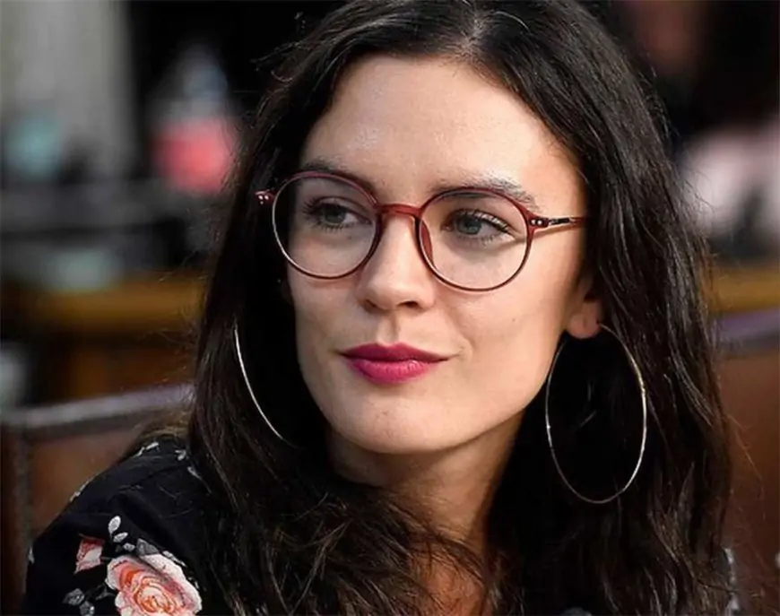 Sociedad de suegra y cuñados de exministra Camila Vallejo facturó $1.209 millones a hospital público durante gobierno de Boric