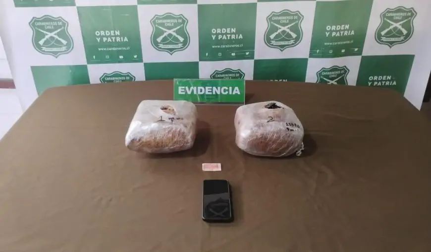 Carabineros OS7 Valdivia detiene a ciudadano colombiano con más de 2 kilos de marihuana en bus de la empresa Transantin en Lanco