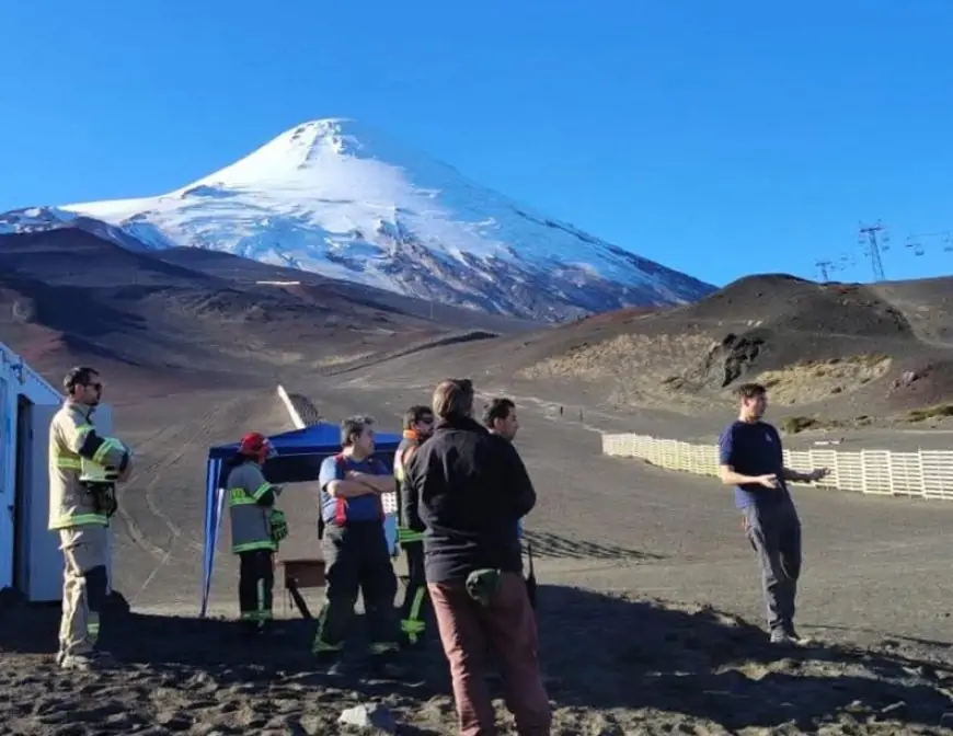 Hombre de 60 años fallece tras caída en volcán Osorno mientras realizaba ascenso no autorizado en sector con hielo