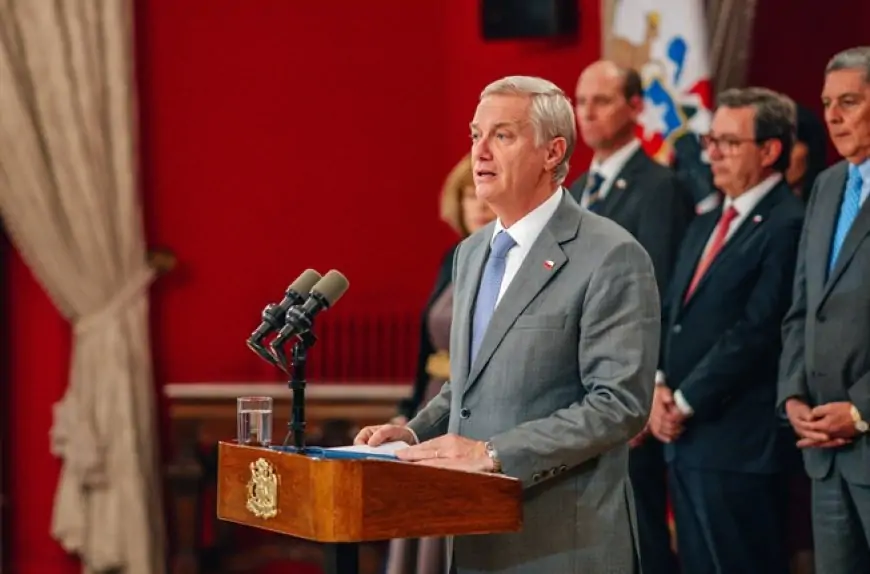 Encuesta B&W: 57% cree que Presidente Kast no ha cumplido expectativas y 58% exige mayor énfasis del gobierno en seguridad