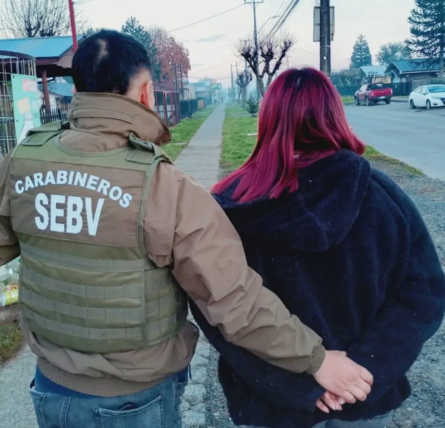 Mujer de 24 años es detenida en Río Bueno por orden de aprehensión vigente por delito de estafas