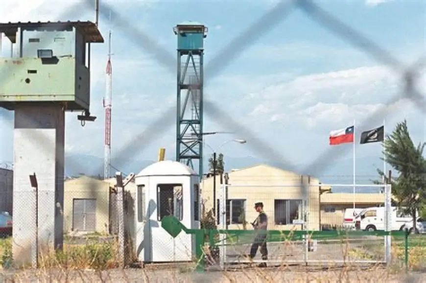 Gendarmería confirma traslado de tres reos comunes desde ex Punta Peuco a otros recintos por "petición voluntaria"
