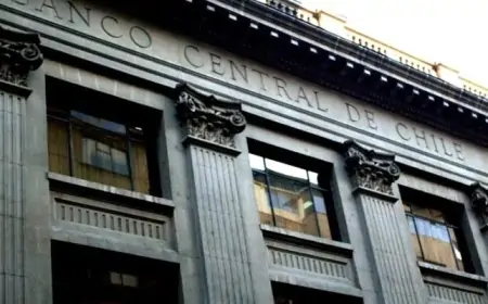 Imacec de abril cae 1,2% anual por mal desempeño de la minería mientras que el Imacec no minero crece 0,4%