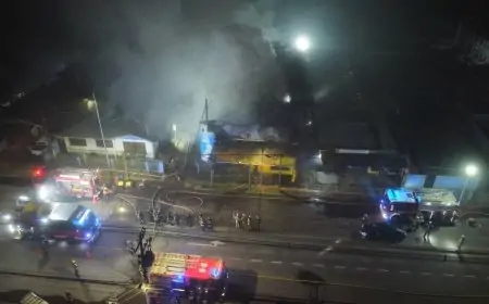Bomberos activíó Segunda Alarma por incendio de rápido avance en bodegas de Osorno durante la madrugada