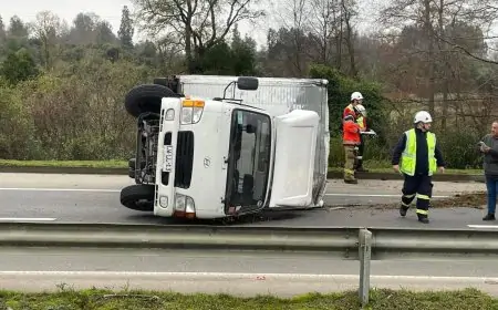 Volcamiento de vehículo mayor en Ruta 5 en La Unión deja dos personas con lesiones leves