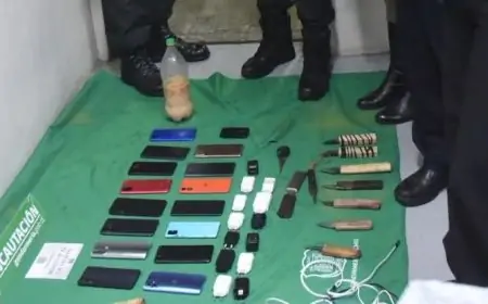 Gendarmería incauta 49 armas blancas, 41 celulares y drogas en allanamiento a dos módulos de la cárcel de Valdivia