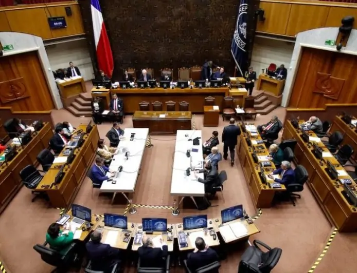 Senado empata dos veces y aplaza decisión sobre fin del secreto bancario vía administrativa