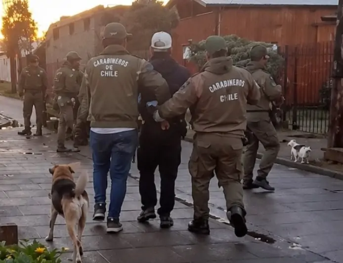 Carabineros detiene a tres personas por robo con intimidación y receptación tras asalto a camión en La Unión