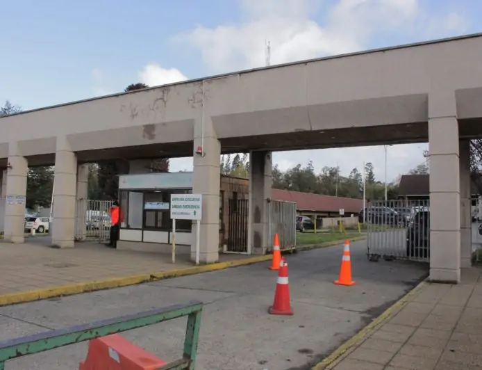 Joven de 19 años es trasladado al Hospital Base de Valdivia tras recibir impacto de bala en una pierna