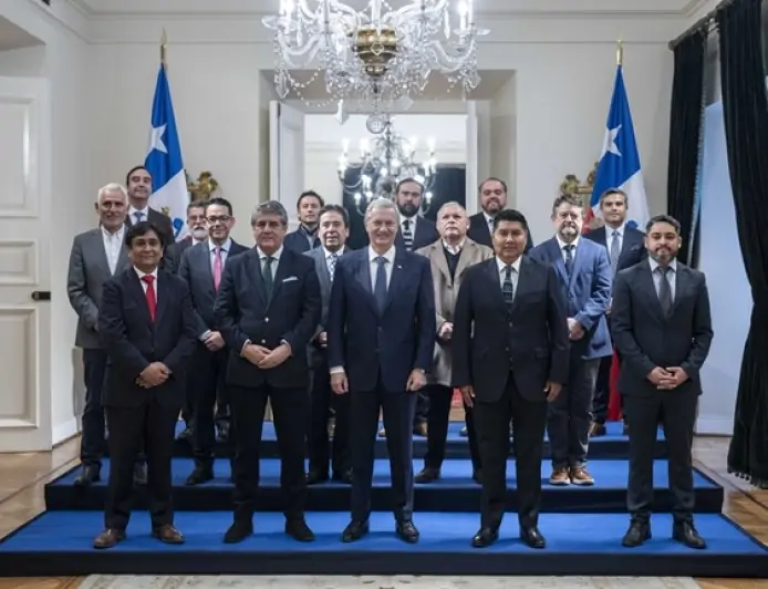 Presidente Kast encabezó reunión con gobernadores regionales en La Moneda para coordinar prioridades territoriales