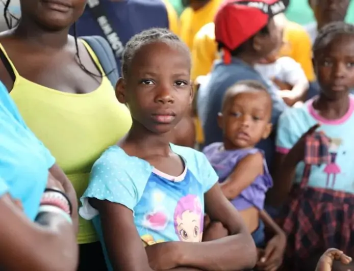 ¿Dónde están los niños? La flexibilización de requisitos para ingreso de haitianos facilitó la entrada masiva de menores sin control, según Sermig