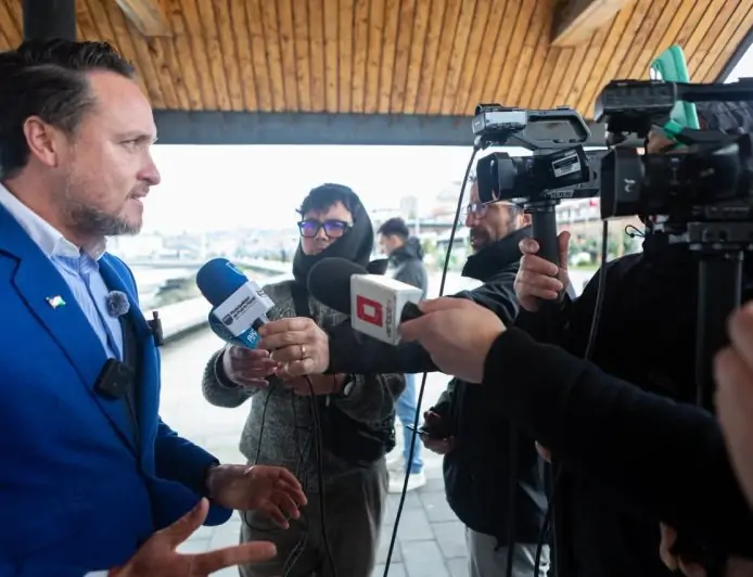 Alcalde de Puerto Montt denuncia nulo avance en proyecto Hito Cero y acusa "show mediático" sin financiamiento ni diseño