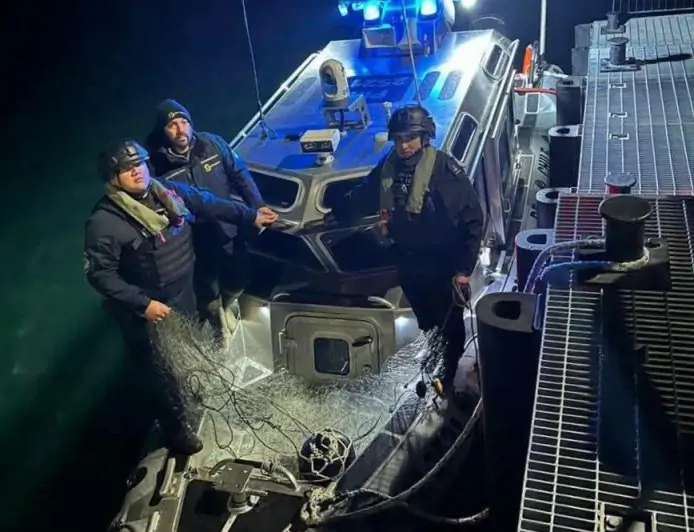Sernapesca y Capitanía de Puerto retiran red ilegal de 200 metros en Lago Ranco durante operativo nocturno